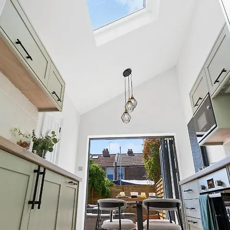 Cosy & Bright Home With Backyard In Southsea Portsmouth Exterior photo