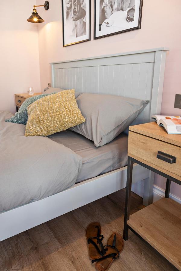 Cosy & Bright With Backyard In Southsea Holiday home