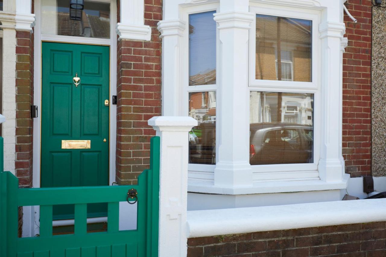 Cosy & Bright With Backyard In Southsea Holiday home *